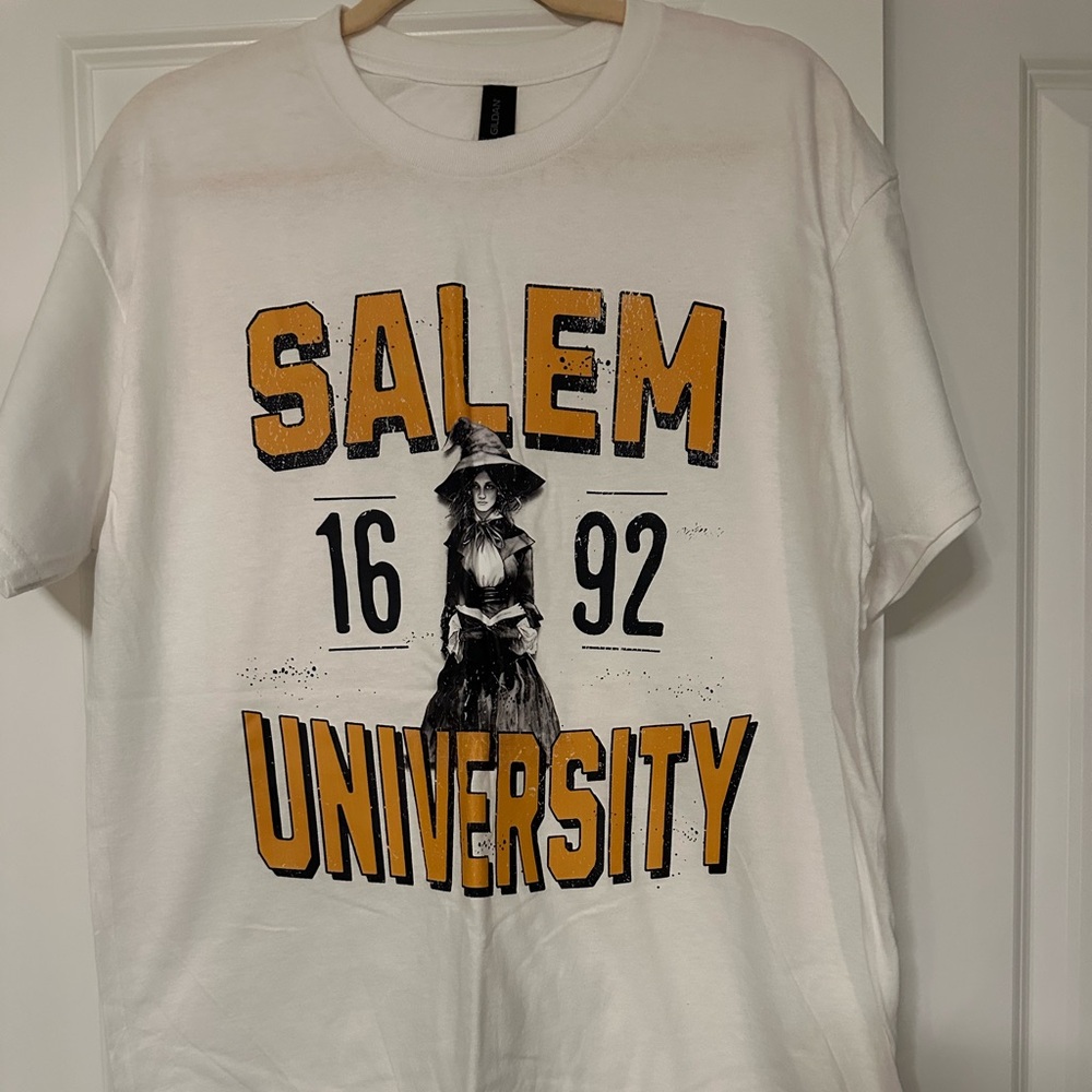 Halloween T-shirt Unisex Salem University Size L